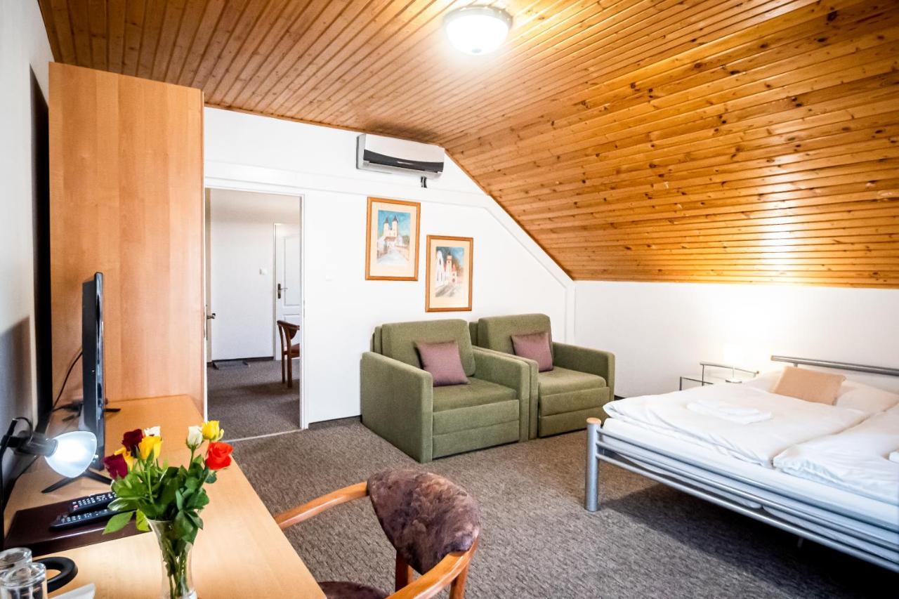 Hotel Squash Centrum Prievidza Exterior foto