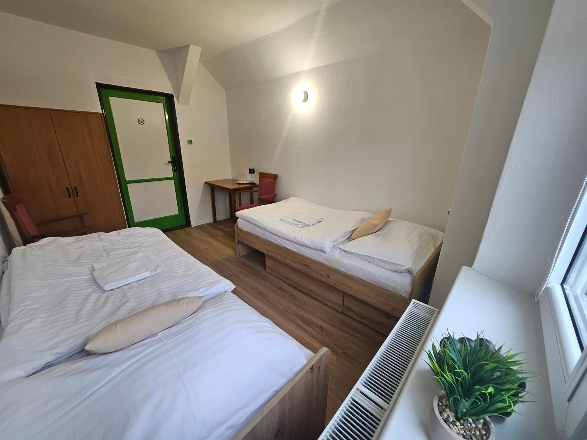 Hotel Squash Centrum Prievidza Zimmer foto